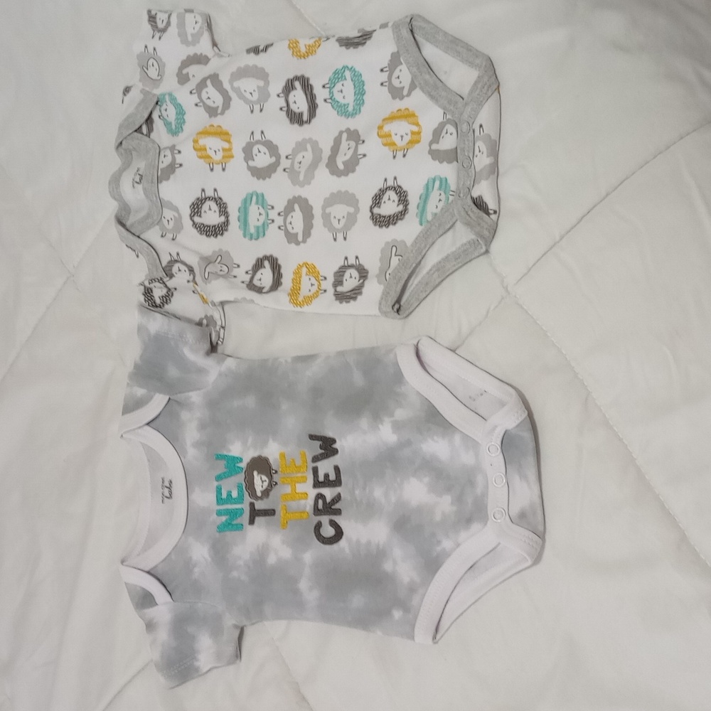 0/3 months bundle of 2 onesies NWOT